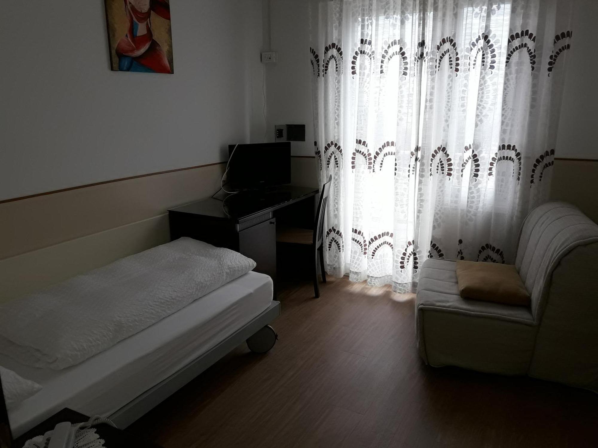 Hotel Lux Merano Bilik gambar
