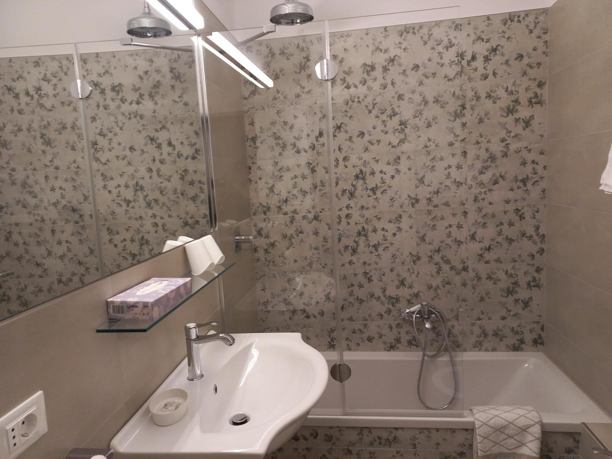 Hotel Lux Merano Bilik gambar