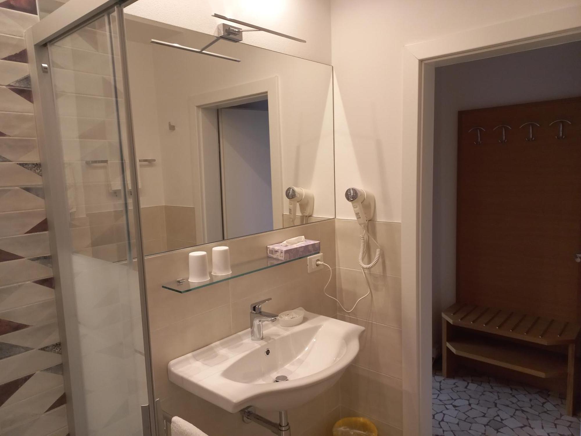 Hotel Lux Merano Bilik gambar